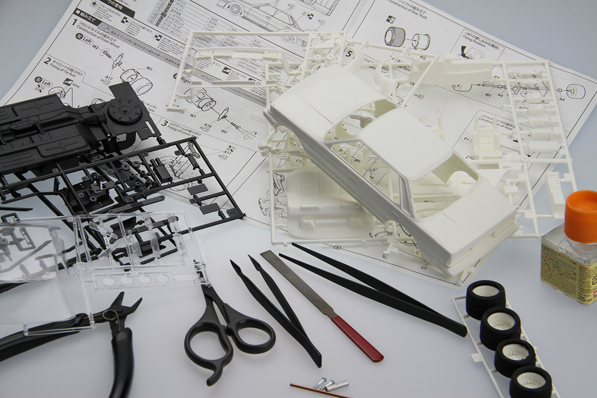 車のプラモデルの作り方を解説！基本手順ときれいに作るコツとは？